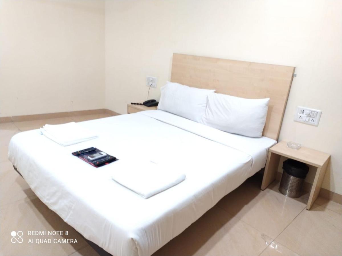 U Life Hotel 孟买 外观 照片