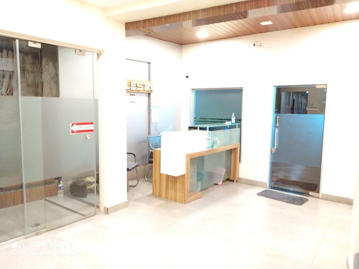 U Life Hotel 孟买 外观 照片