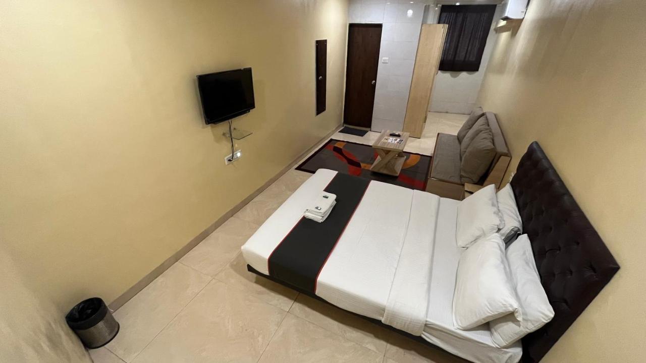 U Life Hotel 孟买 外观 照片