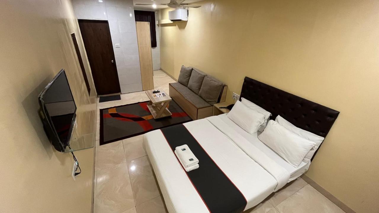 U Life Hotel 孟买 外观 照片