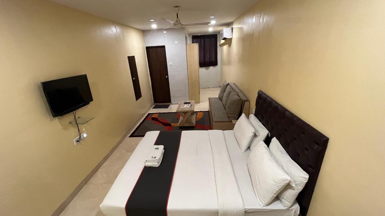 U Life Hotel 孟买 外观 照片