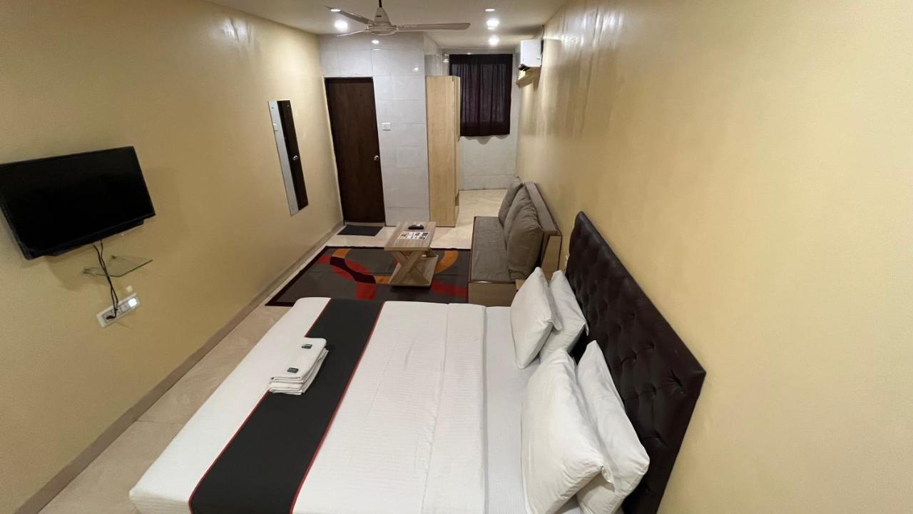 U Life Hotel 孟买 外观 照片