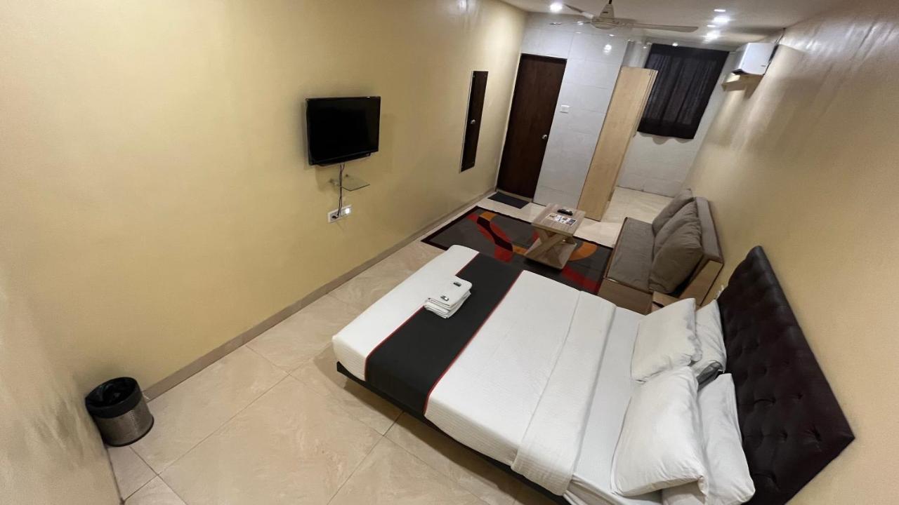 U Life Hotel 孟买 外观 照片
