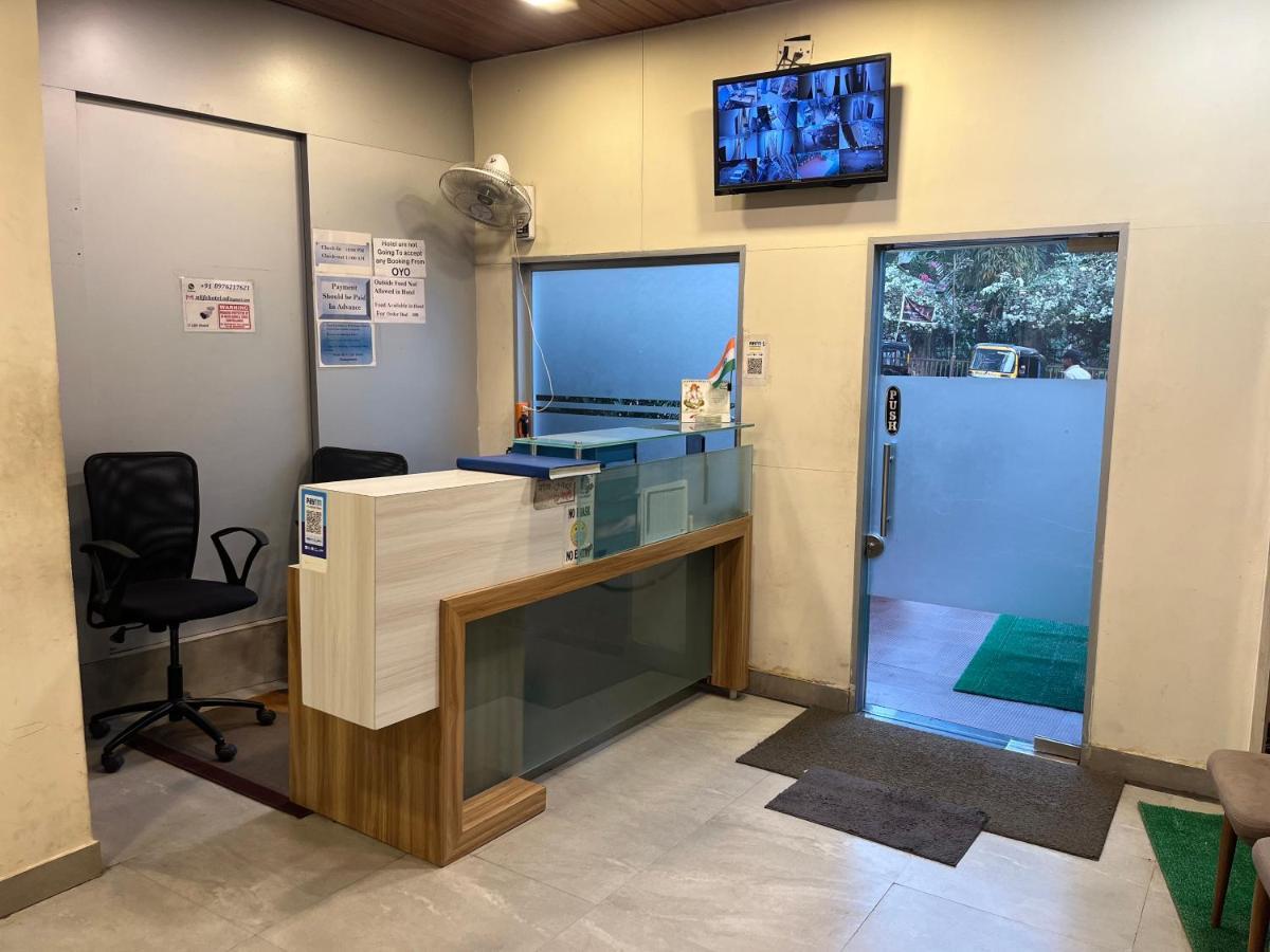 U Life Hotel 孟买 外观 照片