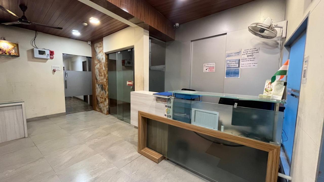 U Life Hotel 孟买 外观 照片